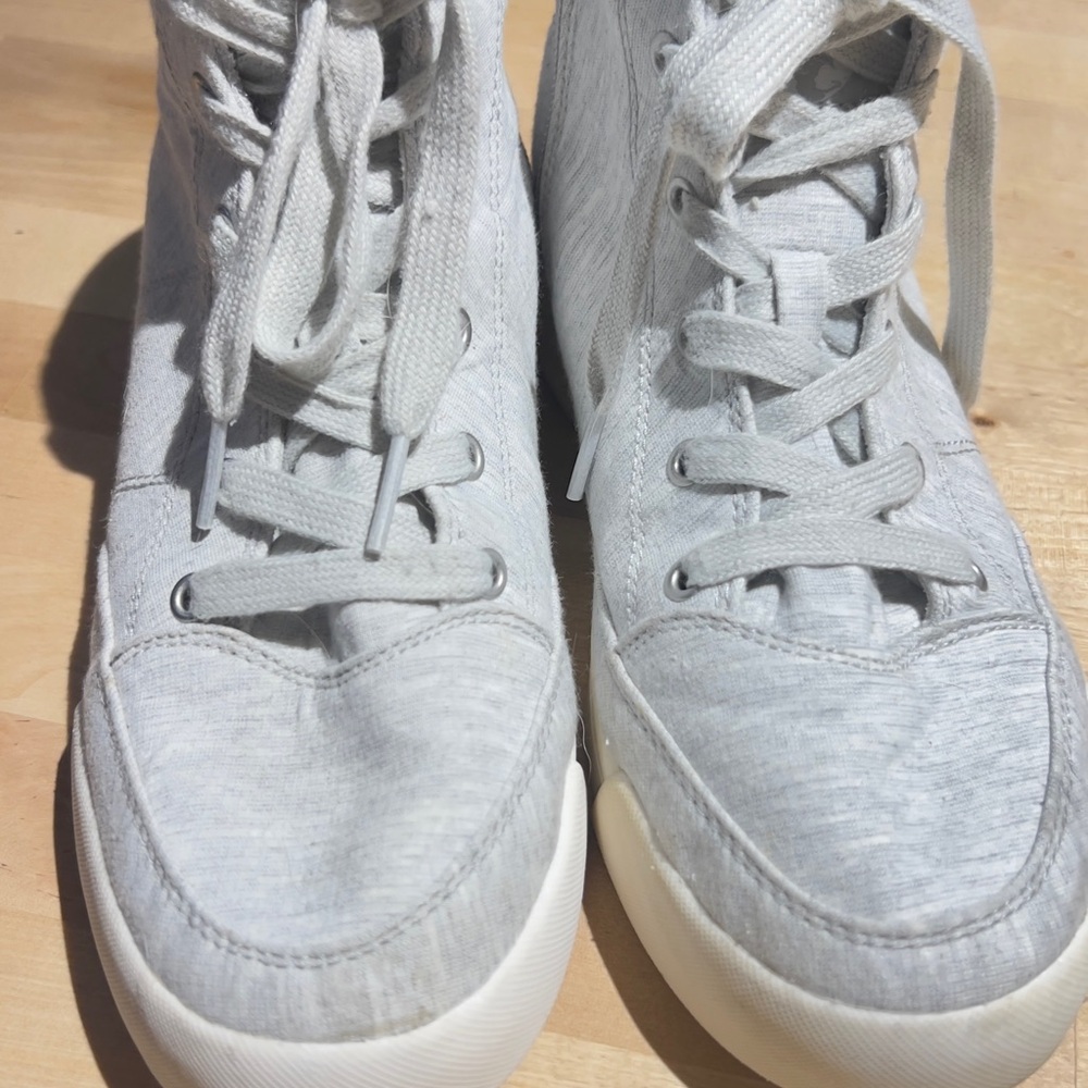 Roxy Women's Light Gray High-Top Sneakers